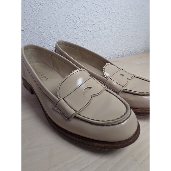 Ladies PRADA Leather Beige Colored Loafers Sz 35.5 US 5- Italy - Picture 7 of 13